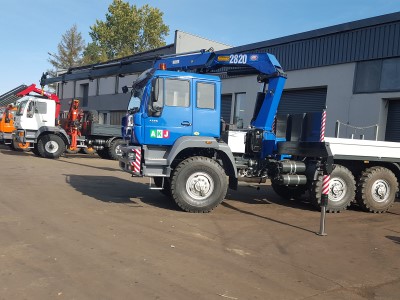 URAL z żurawiem HMF 2820