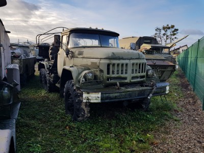 Ciągnik siodłowy ZIŁ-137T + Naczepa  transportowa 9T238 10x10