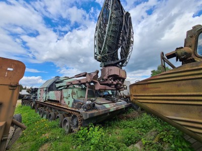 Pojazd gąsienicowy SPG-1 stacja radiolokacyjna RT-21